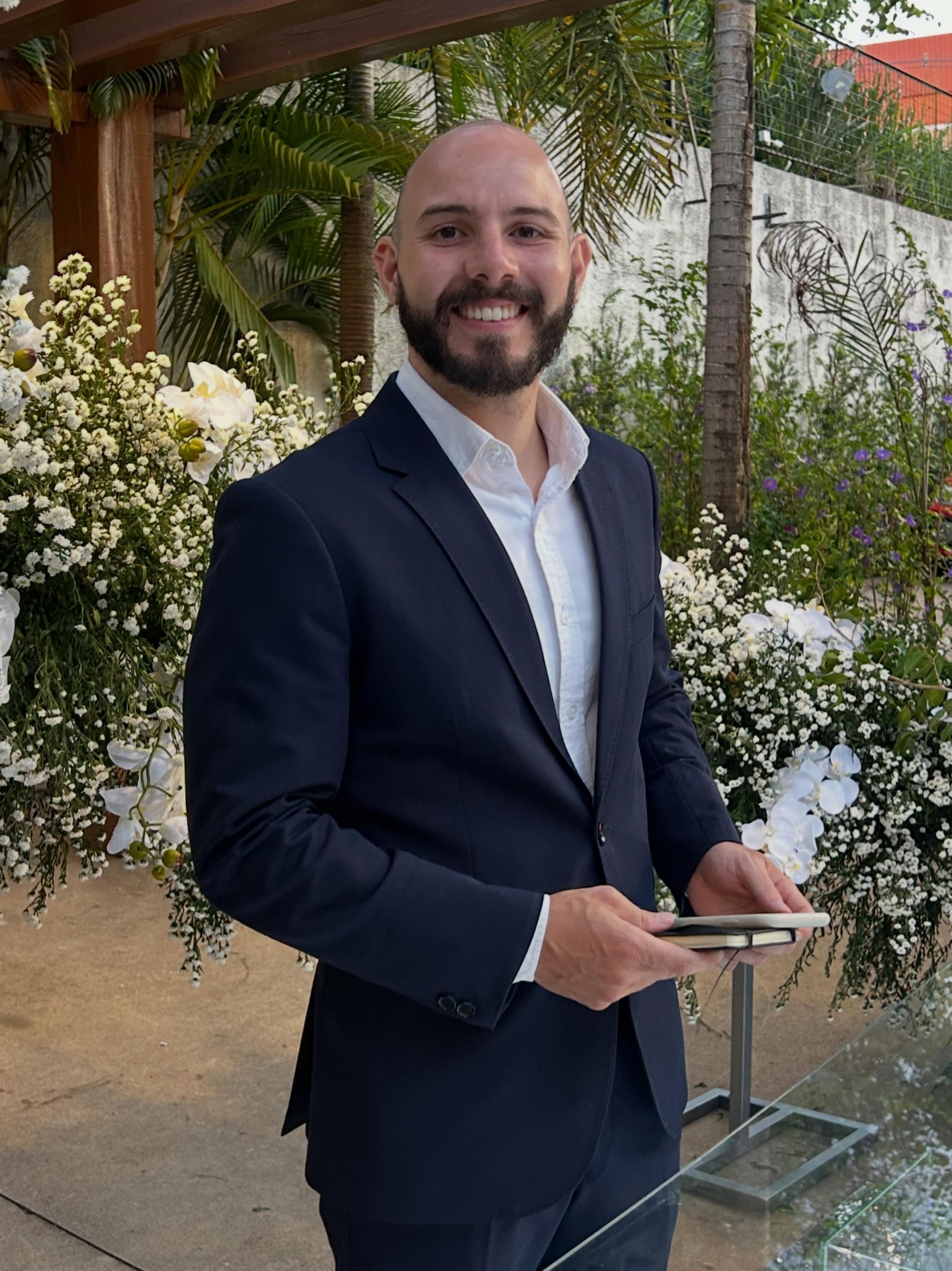 Leonardo Souza conduzindo cerimônia